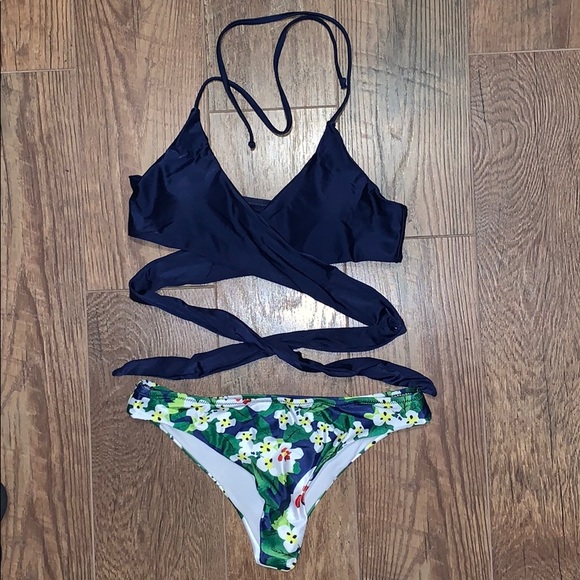 Cupshe Other - Super Cute Navy and Floral Bathing Suit